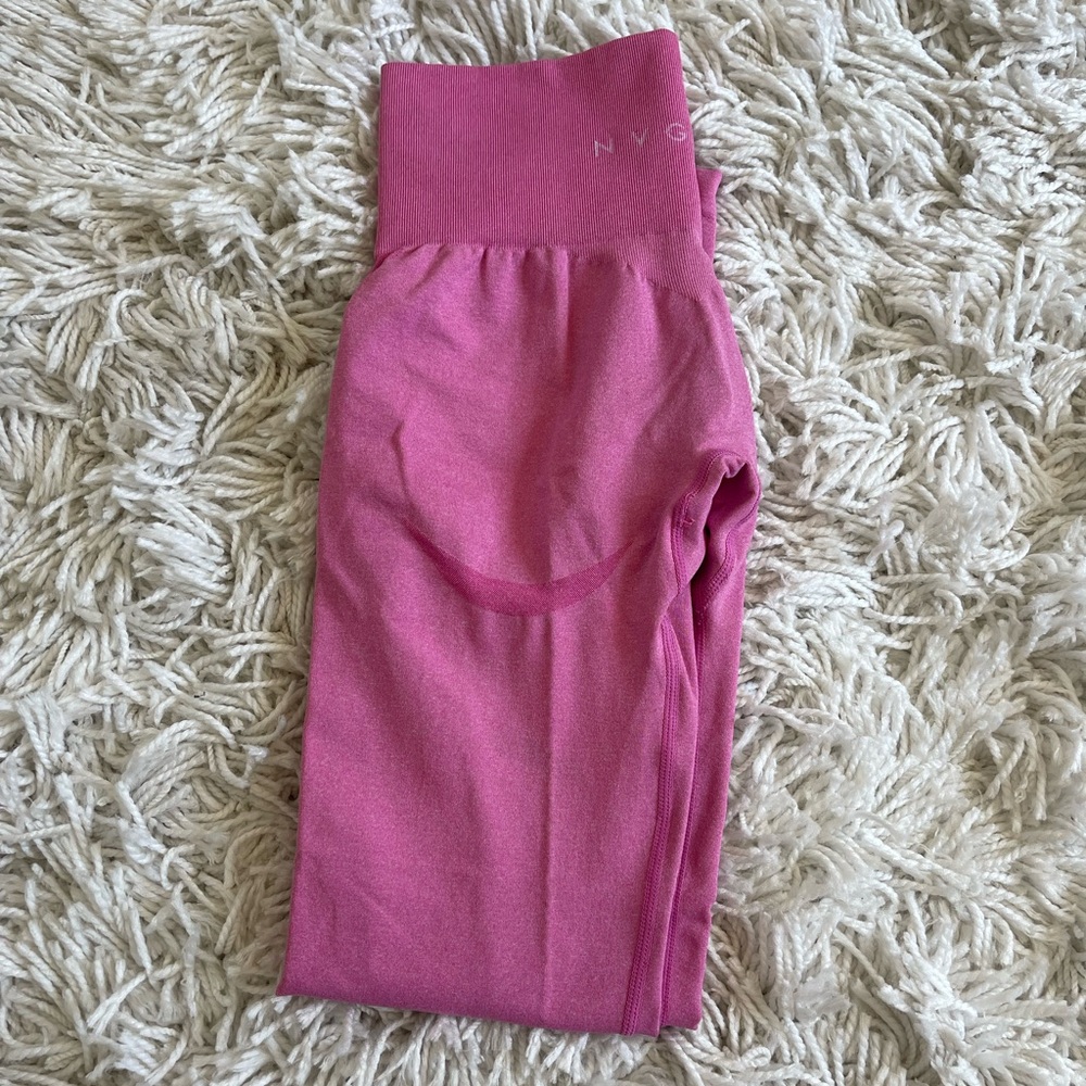 nvgtn contour workout leggings!